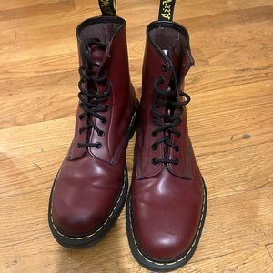 1460 SMOOTH LEATHER LACE UP BOOTS